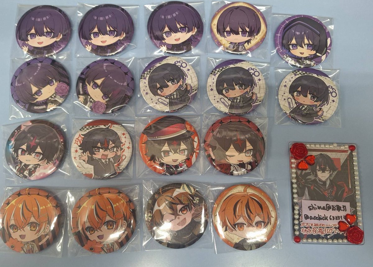 acchicchi632514's tweet photo. グッズ整理のためお譲りします。
🎲大阪LIVE(8/15、16)手渡し>郵送
ALTに詳細あり。
交換（別ポスト）の方優先。

#クロノヴァグッズ譲渡 https://t.co/mLBd9FR3nk