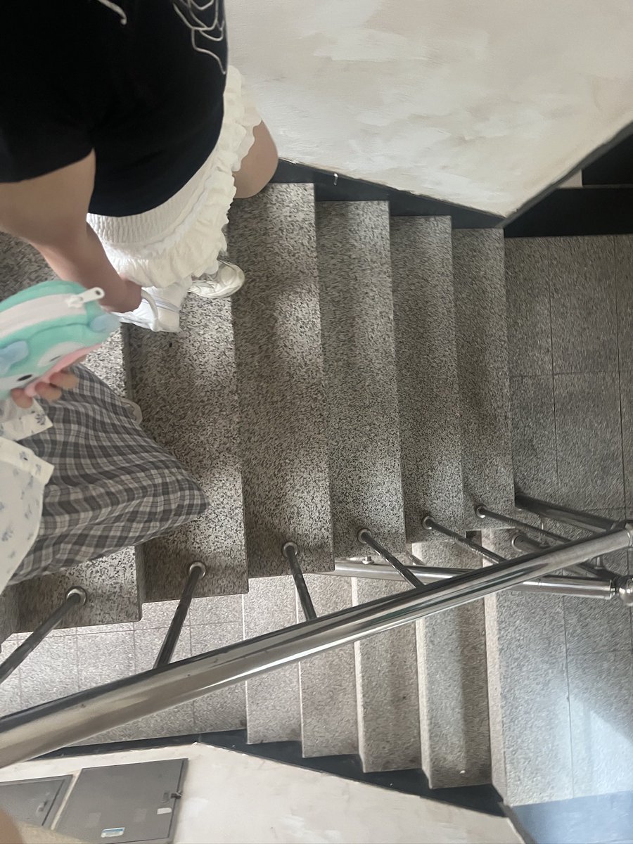 eunong0821's tweet photo. 友達を会いに来た✨可愛いハンギョドンのパウチを持って🫶 https://t.co/NyM0zr7avl