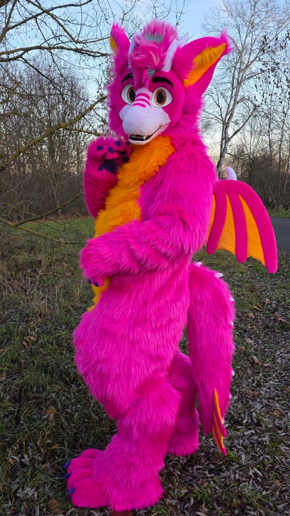 FursuitReview's tweet photo. New #fursuit review:
[YES] Pixel the Dragon by @whitewingsuits

Read it here:
https://t.co/NMwBOYR1Dc https://t.co/zg2SZfR9eA
