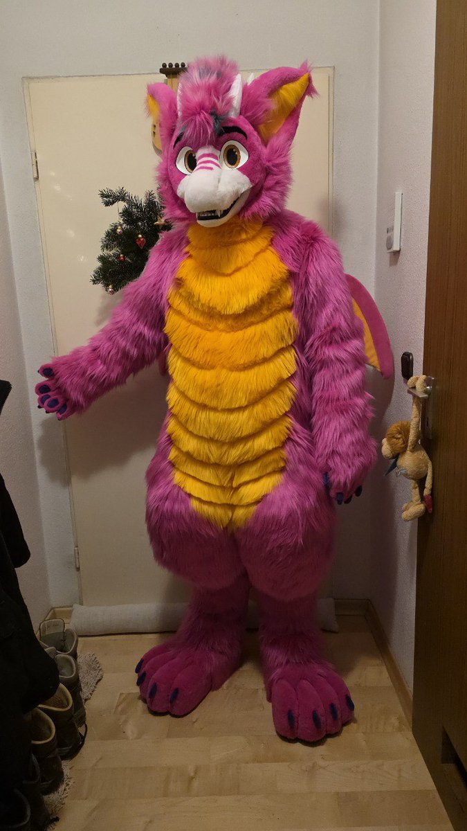 FursuitReview's tweet photo. New #fursuit review:
[YES] Pixel the Dragon by @whitewingsuits

Read it here:
https://t.co/NMwBOYR1Dc https://t.co/zg2SZfR9eA