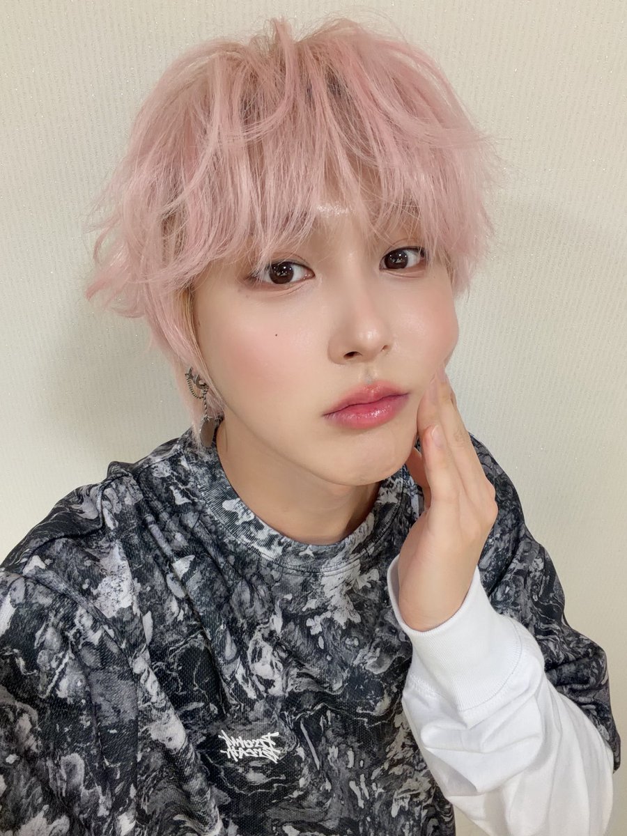 CuteforGiuk's tweet photo. 💌 260711

[pic]

[pic]

[pic]

오늘은 🍑 — 2.51pm https://t.co/9FxblHkPmG