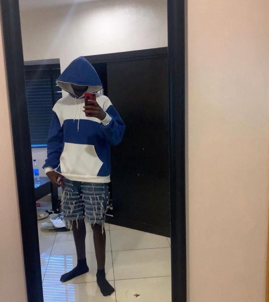 Deerahh_'s tweet photo. Fast fashion made people forget how good properly made clothes can look.

Every stitch on this piece was made with intention.

Would you rather own 10 average outfits or 3 pieces that fit you perfectly? https://t.co/AVDfNs7qJ2