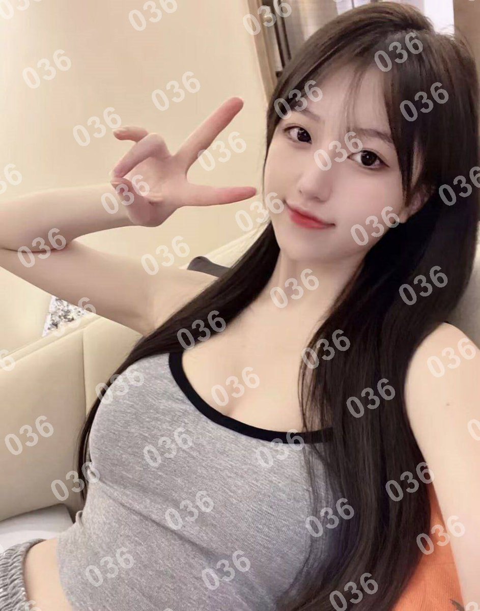 hopejoy90_'s tweet photo. 大理白族自治州弥渡县信合广场

#大理

琏係👉🏼❌：@abigailprieto81（失联看主页第一条帖子）

其实我很喜欢傍晚时候的空气，一点一点白色的斑点散在空气中，像是模糊年老的胶片电影。 https://t.co/WsMoA7ttSD