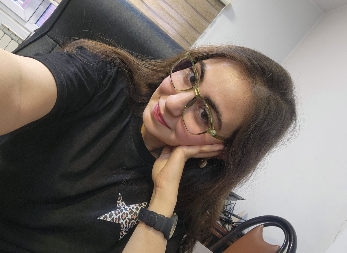 melikaine's tweet photo. اصلا یادم نمیاد شغلم چی بوده🦦 https://t.co/ZoitzJxedv