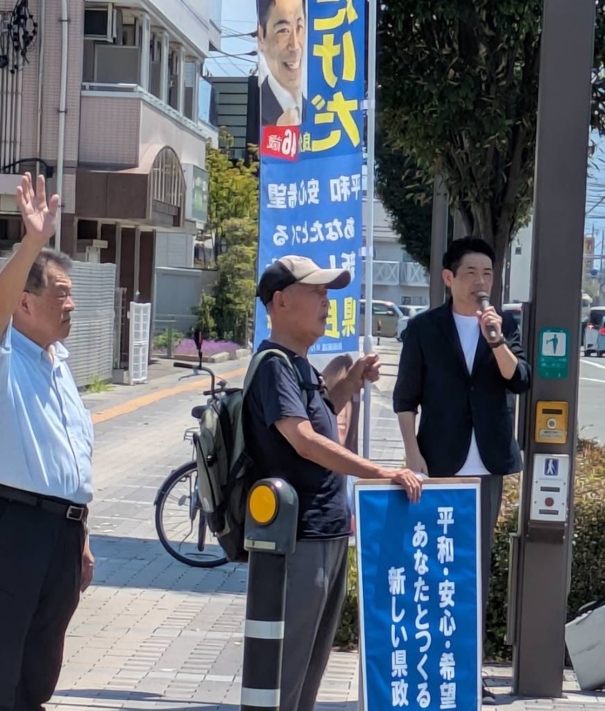 ryon_t's tweet photo. 長野市で街頭からあいさつ！ 熱くなりました！

道行く方から、
「阿部知事は何をやっているのかよくわからない。公開討論会やってください」
と声をかけていただきました。

信濃毎日新聞の討論会も計画され、私はOKだったんですけど、結果的に実現しなかった経過もあります。 https://t.co/aEh8aiYhEf