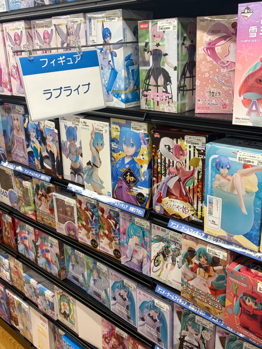 mtk_mutuki_'s tweet photo. いいフィギュア並べてんじゃないかよ
ラブライブ！だろ？ https://t.co/VEYBy1fWa7