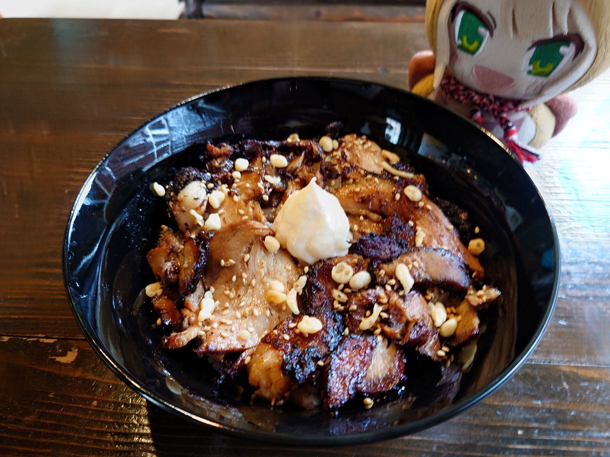 kican_12's tweet photo. カフェバーライトさんで遅めのお昼ご飯をいただいて来ました♪車なのでノンアルコール💦チャーシュー丼とお通しでいただいた湯葉、とても美味しかったです♪
#カフェバーライト
#塩原八弥 https://t.co/bwJ4nKuqIN