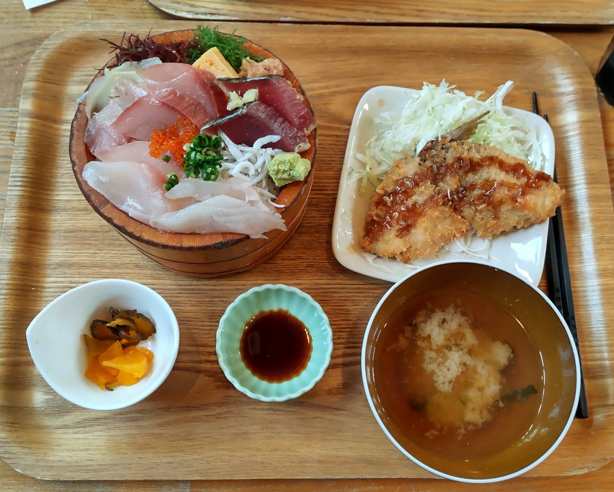 freedom_621's tweet photo. 海鮮丼を食べました！
混んでたけど美味しかった❣ https://t.co/pltHGovM40