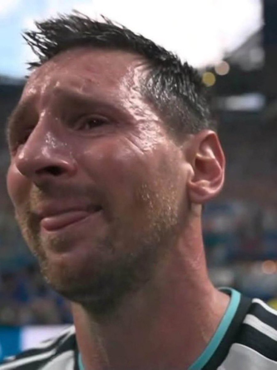 SeyRoddy1's tweet photo. Messi is a disgrace to humanity https://t.co/vmVIUgnNe1