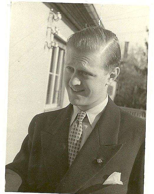 DrHelenFry's tweet photo. The Jewish survivor who sat daily with Hitler’s top Nazis in their Nuremberg prison cells, translated their darkest secrets for the psychiatrists.

Those men murdered his parents, but he had no bitterness, just extraordinary humanity.

This is Howard Triest’s untold story:
(🧵) https://t.co/Nel6HzeBVx