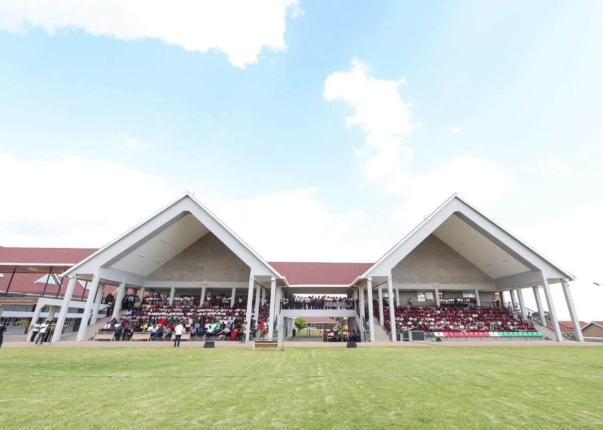 ArapTilingi's tweet photo. Yesterday's Students and staff of Kapketii Comprehensive School were moved from the old classrooms to the new state of the art mordenized school built by CS Chirchir, his brothers and friends as a way of giving back to the community. This is a public primary school. Classic. https://t.co/NsjmqRNCSW