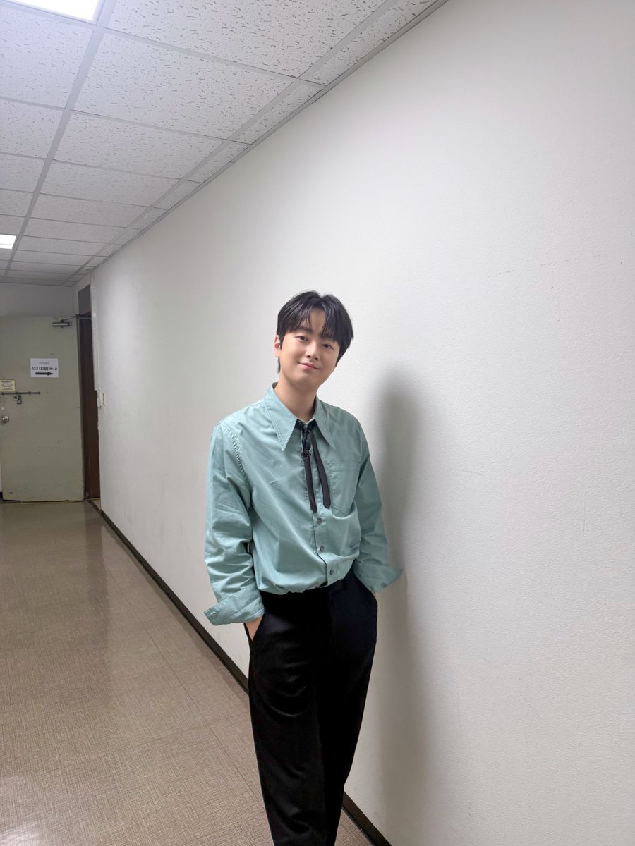 ChanWonOfficial's tweet photo. 📸 찬또그래퍼 📸

찬원과 함께해야
주말의 즐거움이 ✌🏻배😆

<불후의 명곡>과
토요일 저녁 함께하러🥰

오후 6시 5분
KBS2에서 본방사수!📺✨

#이찬원 #LeeChanWon
#불후의명곡 https://t.co/qwAHzTHyT0