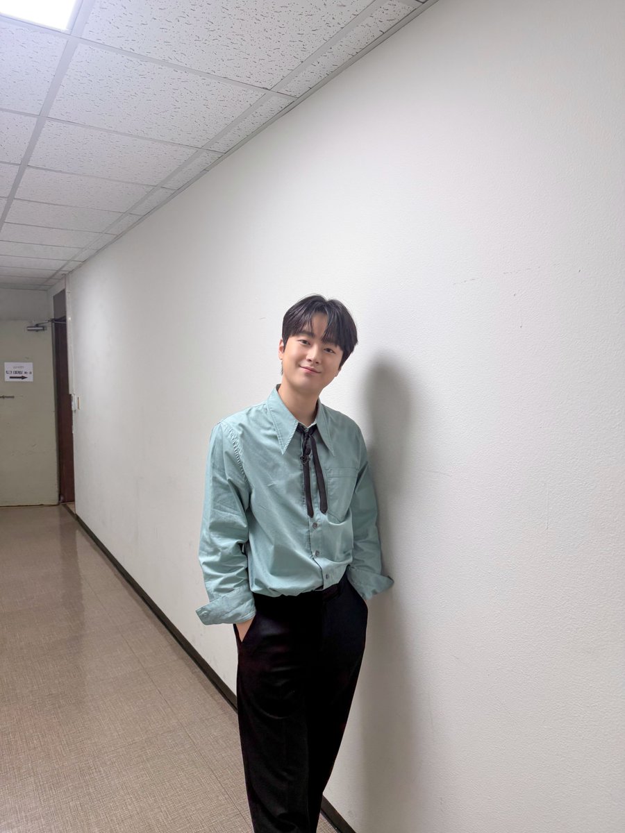 ChanWonOfficial's tweet photo. 📸 찬또그래퍼 📸

찬원과 함께해야
주말의 즐거움이 ✌🏻배😆

<불후의 명곡>과
토요일 저녁 함께하러🥰

오후 6시 5분
KBS2에서 본방사수!📺✨

#이찬원 #LeeChanWon
#불후의명곡 https://t.co/qwAHzTHyT0