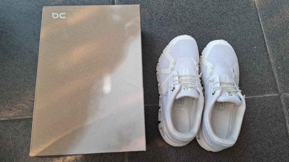 154centimeters's tweet photo. Dijual Sepatu On Cloud 6 White untuk wanita ukuran 38.5
Full dengan kardus
Baru dipakai 2x, dijual karena kekecilan
Cocok? DM
Bisa COD area solo

WTB sepatu On Cloud
#wtb #wts #oncloud #oncloud6 https://t.co/CazHXKp8C6