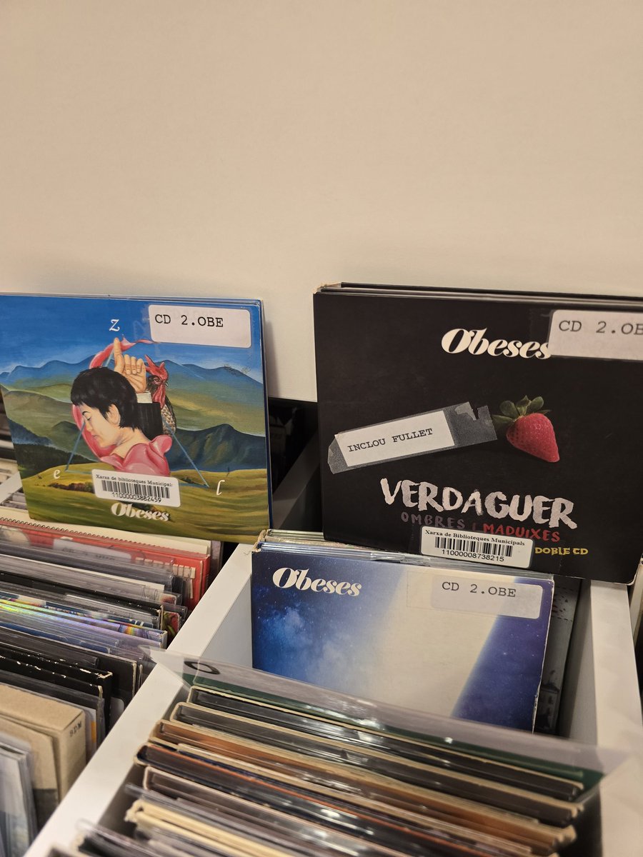 BibliotecaVicPB's tweet photo. Amb el record encara ben viu del concert d'Obeses a la Plaça Major de Vic, us recomanem la seva discografia. A la planta-1, a l'àrea de música i imatge, la trobareu. @bibliotequesXBM @vic_cultura @bibliotequescat #quefemalesbiblios #magradallegir #música @Obeses https://t.co/YzX4iXsw1Y