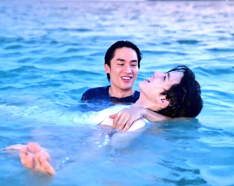 tpwkx_'s tweet photo. #ADogAndAPlaneEP7 

Let's play in the water 💦 https://t.co/YXIBzvKleW