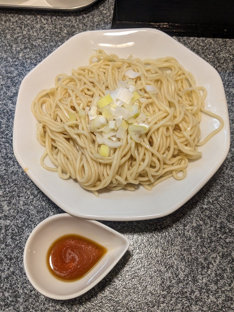 S2TOS2SOUL2SOUL's tweet photo. 7(れんげ)+11(箸)っつーことでラーメンの日のアラララララァ麺ッ🍜めっちゃ海老&amp;めっちゃナッツの担々麺+替え玉♨️ #ラーメンの日 #担々麺 #拉麺へんてこ @henteko0305 https://t.co/Y60NKu0HTx
