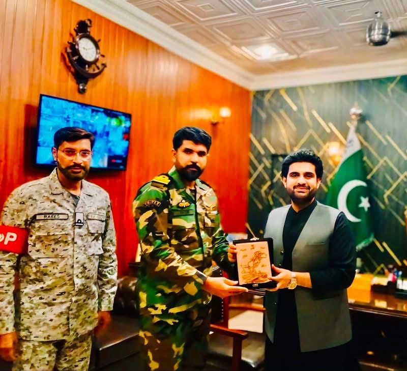 SyedKumailHShah's tweet photo. With Lieutenant Commander Yasir Kamran of Pakistan Navy Sukkur Command to discuss the upgradation of Navy Park. We agreed on enhancing the park’s facilities, providing modern recreational opportunities for the public, and moving forward with development initiatives through mutual cooperation.

#SyedKumailHyderShah #ChairmanDistrictCouncilSukkur #PakistanNavy #NavyPark #Sukkur #PublicFacilities