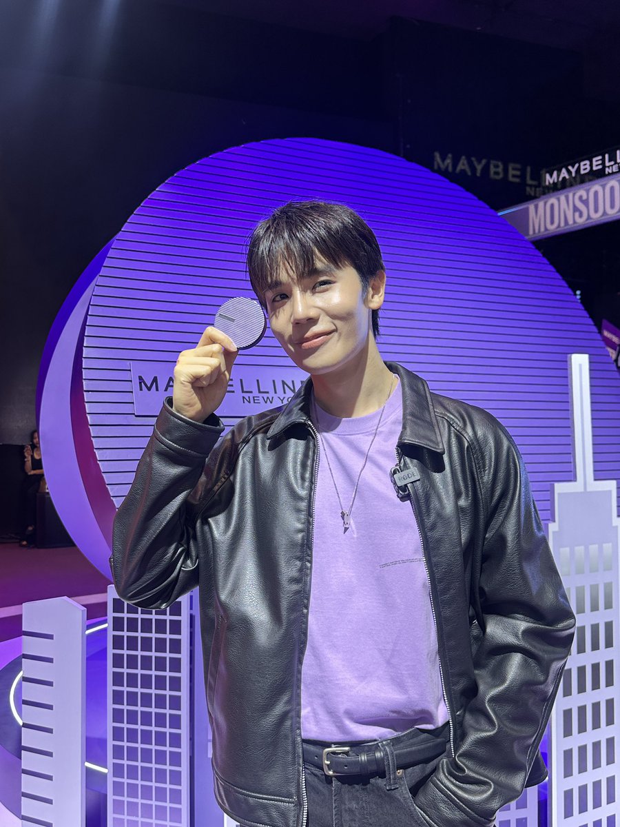 Maybelline_TH's tweet photo. Maybelline Max Proof Arena Live 

ไลฟ์วันนี้ขอขอบคุณจิมมี่และแฟนๆทุกคนที่มาสนุกกันในลานประลองท้ามรสุมไลฟ์ในวันนี้

อยากผิวสวยแมทท์เนียน ติดทนแบบจิมมี่ ต้องใช้
💜Super Stay Matte Max สี118 

โปรพิเศษ รีบช้อปกันได้ที่ Maybelline Tiktok Shop
10-12 ก.ค. นี้เท่านั้นน!

MAYBELLINE MATTEMAX JIMMY

#MaybellinexJimmy