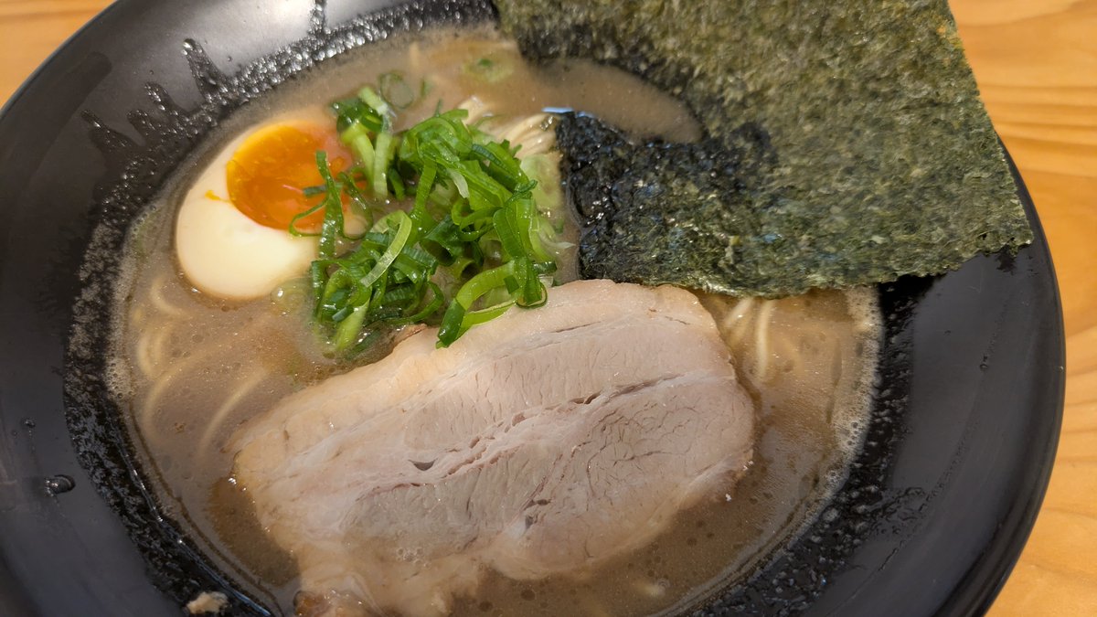 Ta2Ma2mt00141's tweet photo. ラーメンいっこくさんで🍜
限定の醤油豚骨とサービス期間中の替え玉で超絶満足🐷 https://t.co/gMZullwrGw