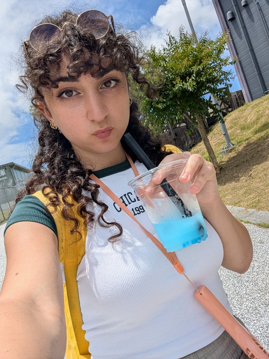 Satsuki122KO's tweet photo. A drink in the bluest blue to ever blue
#shingeki #ニジゲンノモリ https://t.co/7JHXQr3CgL