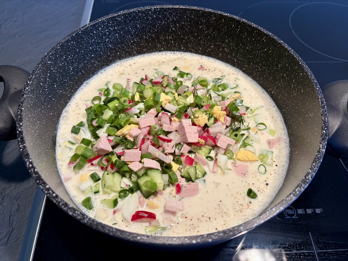 MissPitufita's tweet photo. Okroschka in the making
#food #essen #suppe https://t.co/Z5pDgFPT9f
