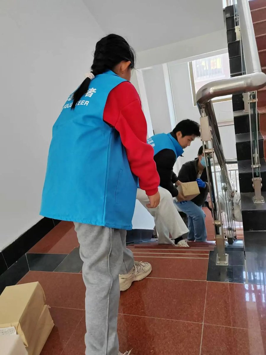 bammbamm186's tweet photo. Our campus volunteer club is holding a book donation drive this Fri! Drop pre-loved books at the student center and bring a smile to kids in rural areas. Let’s spread the joy of reading together! https://t.co/BwmxrgKMHP