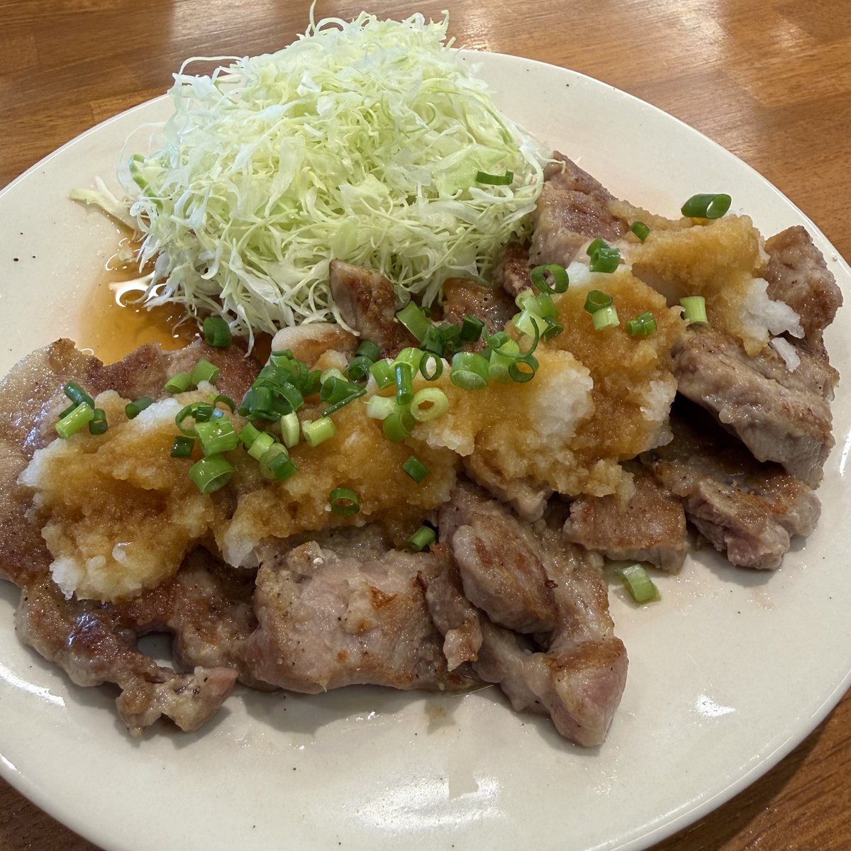wan_ootawara's tweet photo. こんにちは！
お昼の営業では蒸し暑いなか、たくさんのご来店ありがとうございました！
夜は18時から営業です🈺
ご来店心よりお待ちしております🍖
今朝ポストしたサッパリした旨いやつ賄いに作りました。
こんな感じのイメージです。
近々開始します！ https://t.co/8sbfFBHLP3