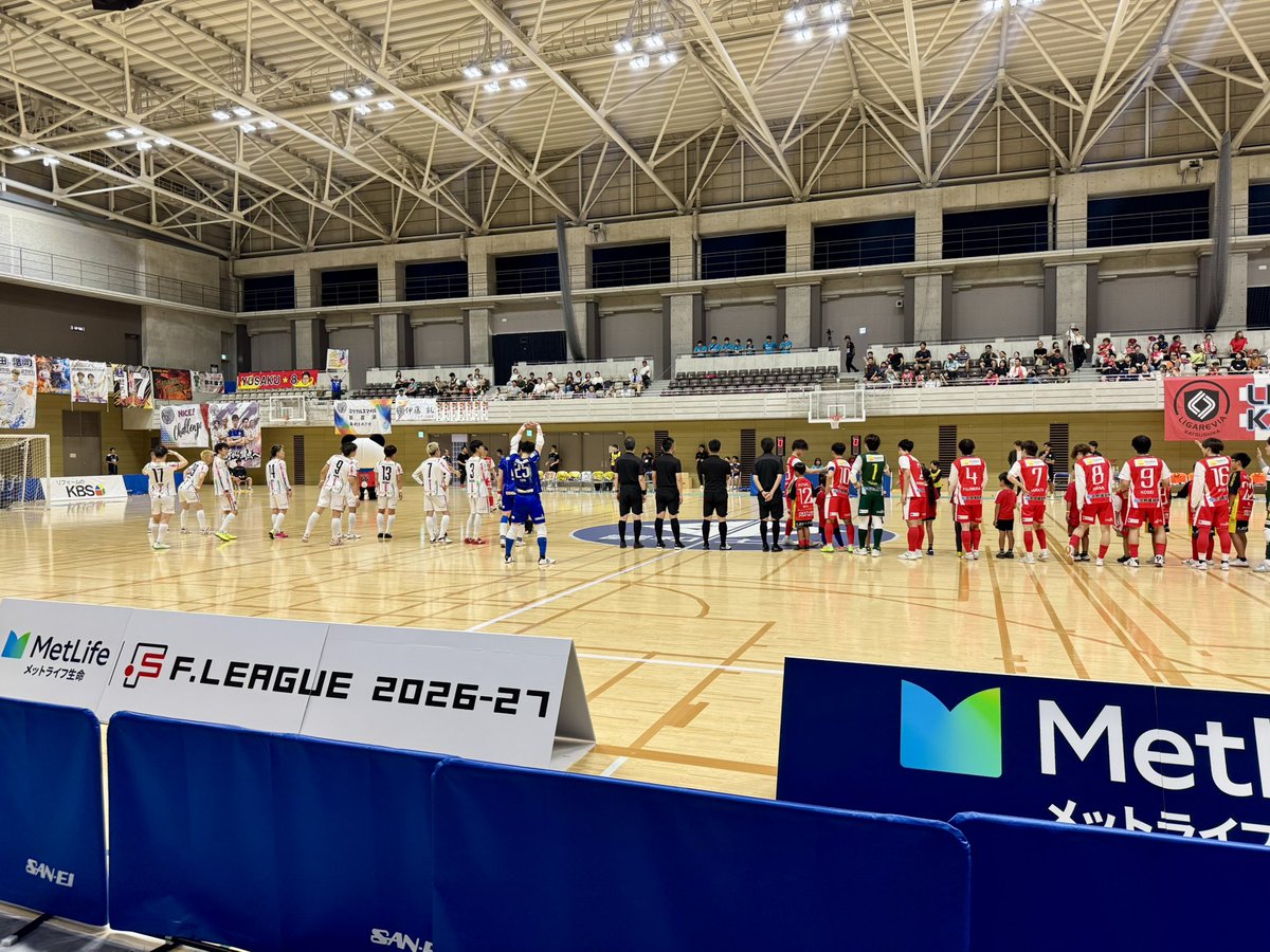 _nin_ninja250's tweet photo. フットサル応援チーム勝ってくれて良かった☺️
それと飛んできたボールでメガネが割れなくてほんと良かった… https://t.co/mY9vikwLlw