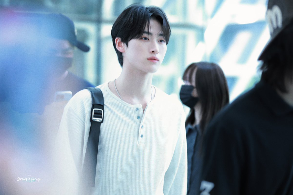 YDQC_'s tweet photo. 260711 SZX🛬

#ALL_H_OURS #올아워즈 
#유민  #YOUMIN https://t.co/cFA1JiVv5c