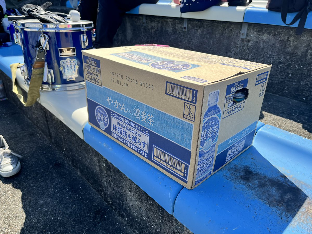 Blue_whales12's tweet photo. バレイン🐳のサポさんから、差し入れを頂きました‼️
あたたかいお心遣いありがとうございます✨
今日も全力応援頑張ります✨

#バレイン下関 https://t.co/vWwlcWKcGB