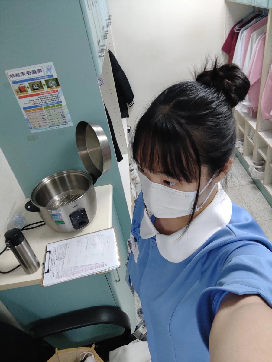 zf031002's tweet photo. 新生醫專 
18y 149cm 40kg不抱回家嘛？
💉醫院實習中 https://t.co/P5YIUtRWpy