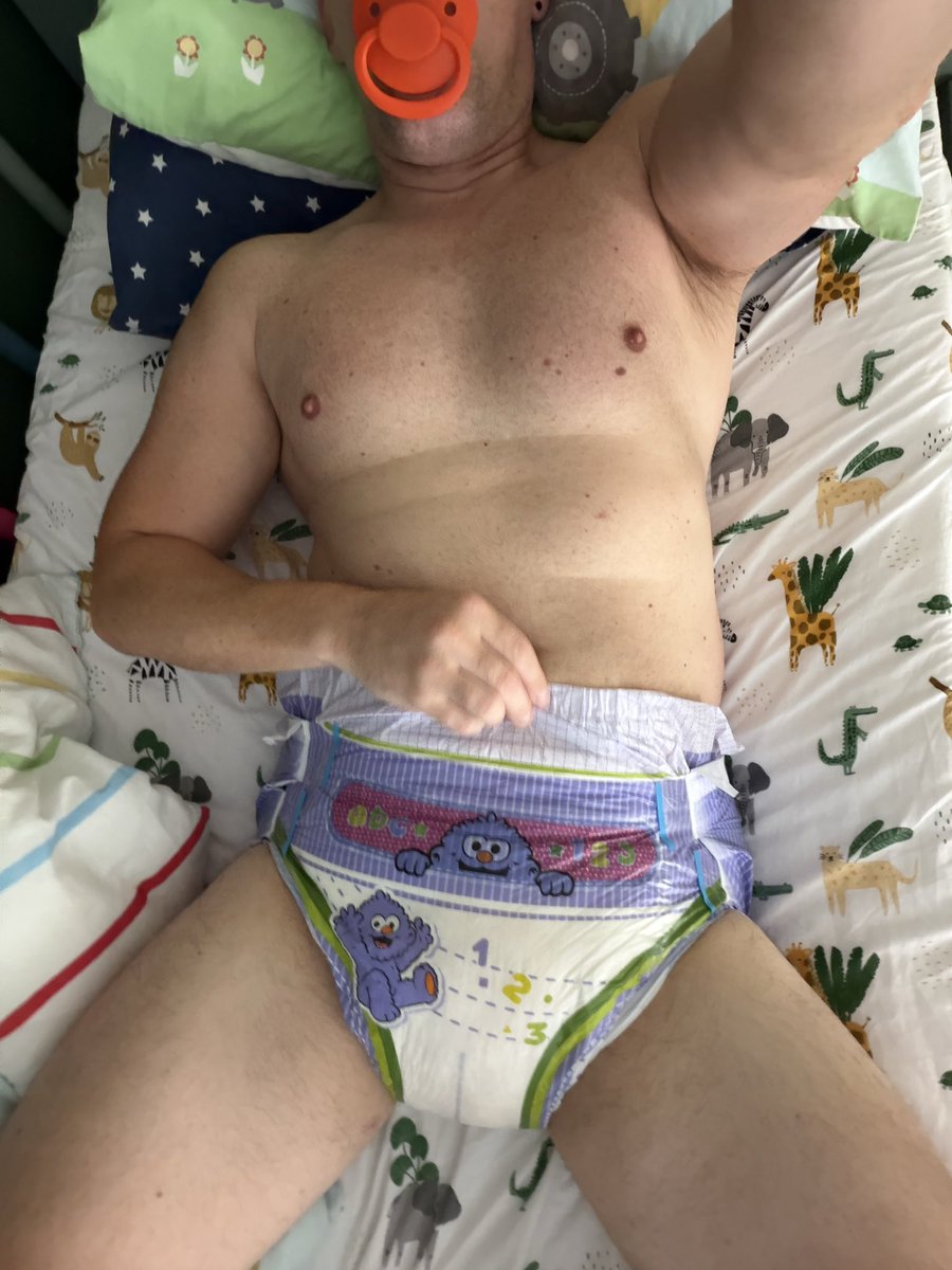 DiaperPupRotiss's tweet photo. Soggy Sprogs on a Saturday morning is the best way to wake up. 🥵 
@NappiesRUs #sprogs #abdl #diaperboy #gayabdl https://t.co/TU1OqYfJCe