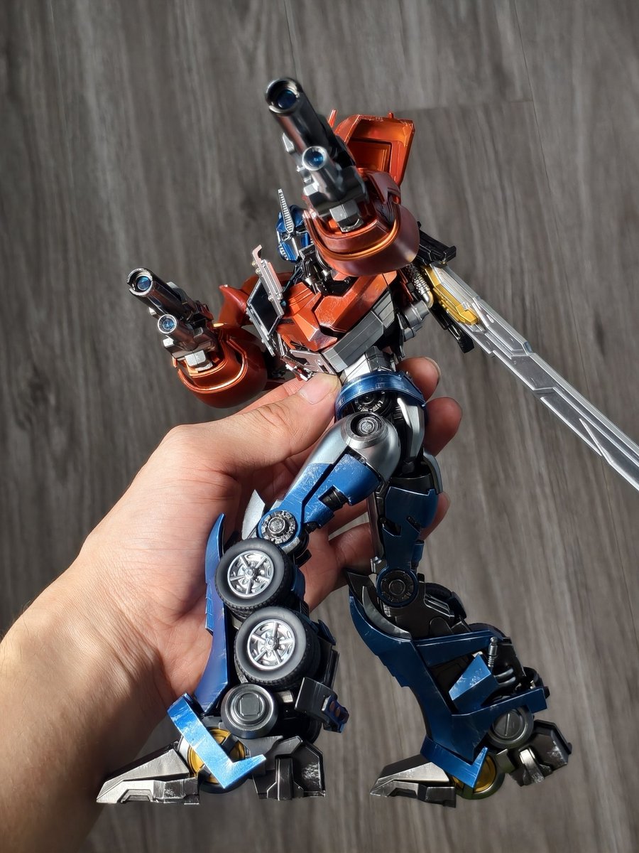 zuimoyi's tweet photo. Blokees  Transformers：Prime Optimus 
I believe this is currently the most screen-accurate Optimus Prime from Transformers: Prime.
Well, the paint job on the figure in the picture is custom-made by me.
#transformers #prime #optimusprime 
#fyp #actionfigures #toys https://t.co/uRfXOUdBh7