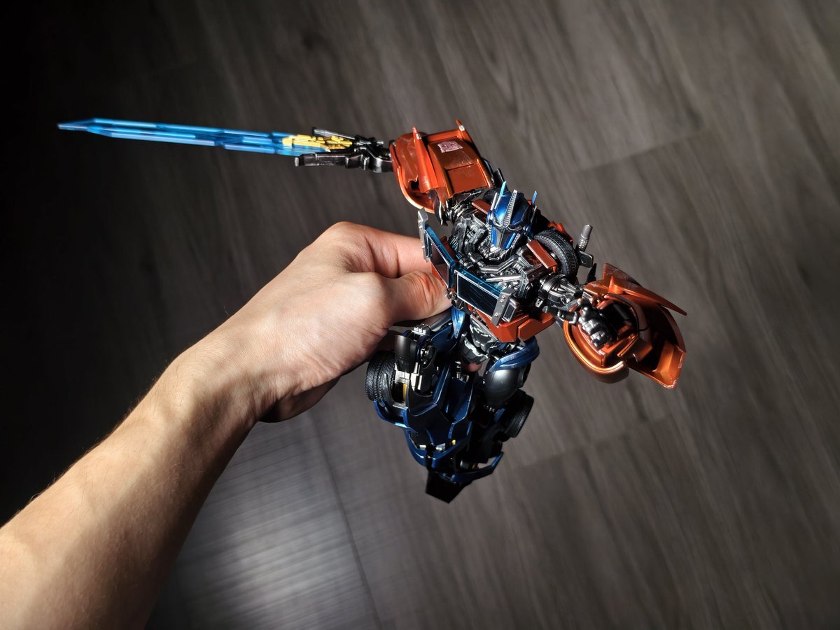 zuimoyi's tweet photo. Blokees  Transformers：Prime Optimus 
I believe this is currently the most screen-accurate Optimus Prime from Transformers: Prime.
Well, the paint job on the figure in the picture is custom-made by me.
#transformers #prime #optimusprime 
#fyp #actionfigures #toys https://t.co/uRfXOUdBh7