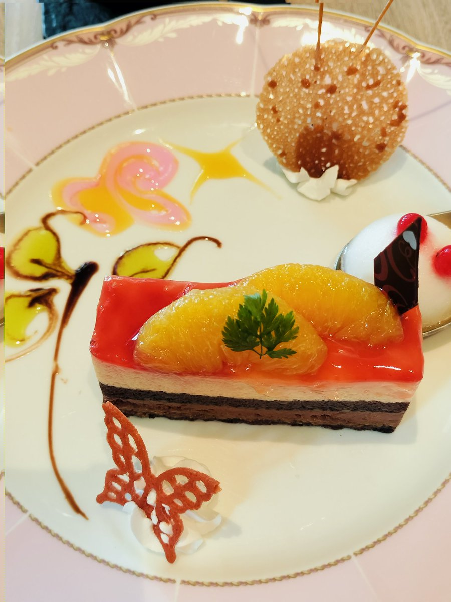 jpian8's tweet photo. 昨日パスタの話してたから、ランチ食べに来たよ♥ピザ焦げすぎ💦 https://t.co/THusHpS6zG