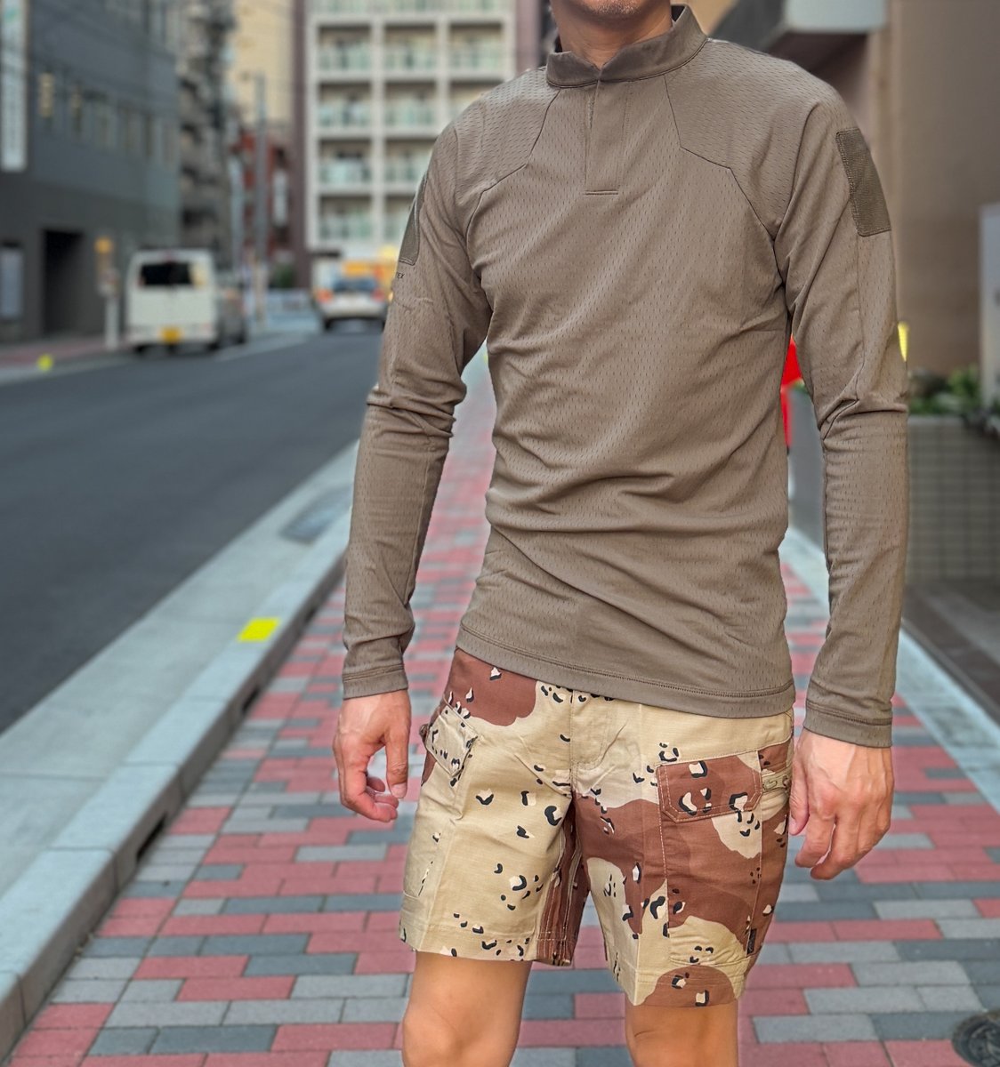 Realment_co_ltd's tweet photo. HELIKON-TEXから新作Apex Lightweight Combat Shirtが入荷しました。RAL 7013（ブラウングレー）とオリーブグリーンの2色です。暑熱環境向けに設計された、軽量で通気性がよく、ストレッチ性の高いコンバットシャツです。猛暑な日本の夏のトレーニングや訓練にお薦めです。
https://t.co/Tqj0vgxtZo https://t.co/9thkSAgAZ0