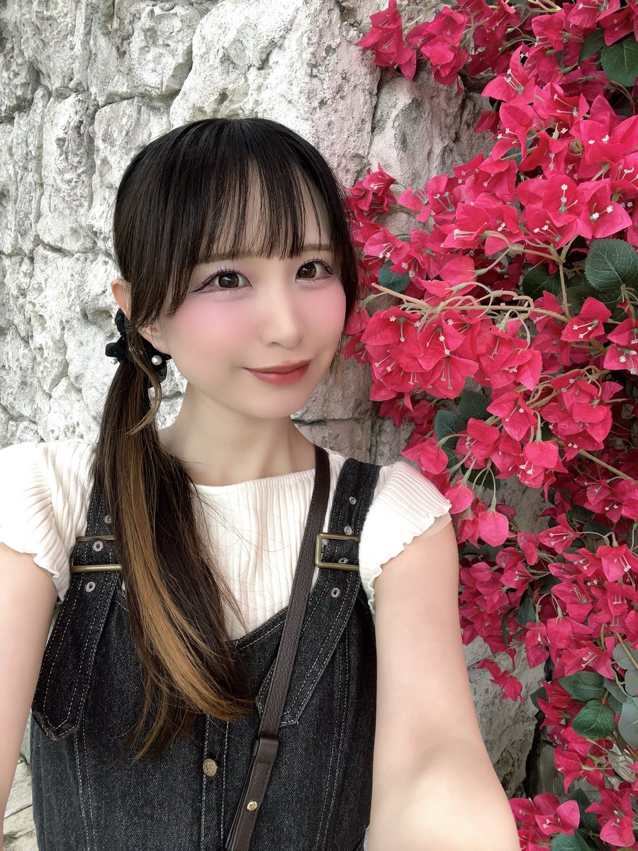 sumire__oo28's tweet photo. 今日おはよ〜ポスト忘れちゃった(๑˃̵ᴗ˂̵)💦

この前出かけた時に私の大好きな沖縄みたいな空間があったから写真撮っちゃったっ！！🏖️🌺
髪型はみんな大好きサイドポニー💞
可愛い？？♡ https://t.co/EFf82R7pzn