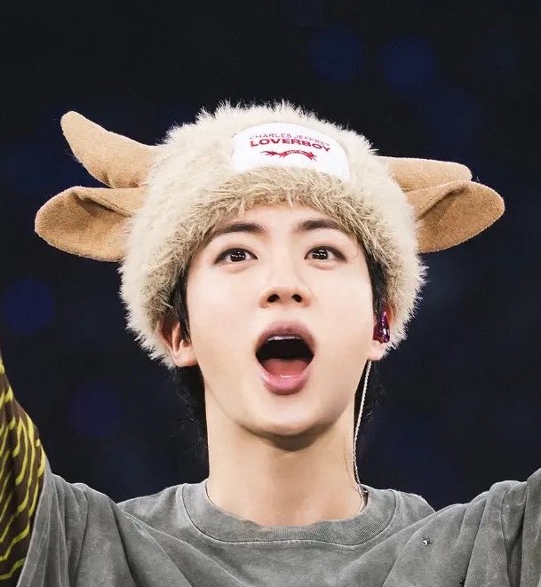 BTS_peachamjji's tweet photo. 이번엔 아랫니 아니고 윗니
근데 아랫니 살짝 보여  내 심장아 https://t.co/F4EbyJqank