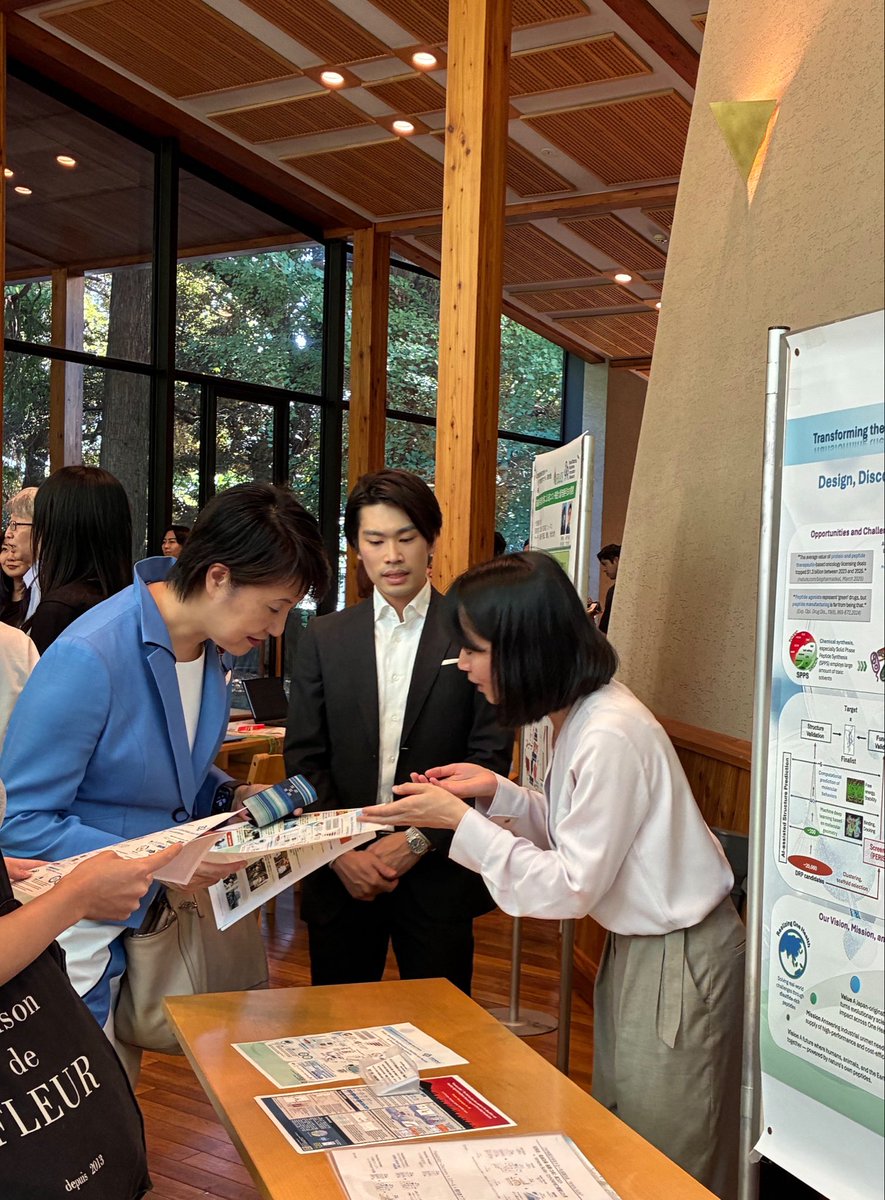 Bio_oryzae_K's tweet photo. 当日は多くのスポンサー/登壇企業にご展示いただきました。

下記はオルガノイドファームさんの世界的にも珍しい100%細胞で作られた細胞性ハンバーガー、(私も採択されておりますが)国の研究支援である農研機構SBIR支援採択団体展示、インテグリカルチャー様の商品展示などです。

増えてきました！！ https://t.co/kS4dqkehGc