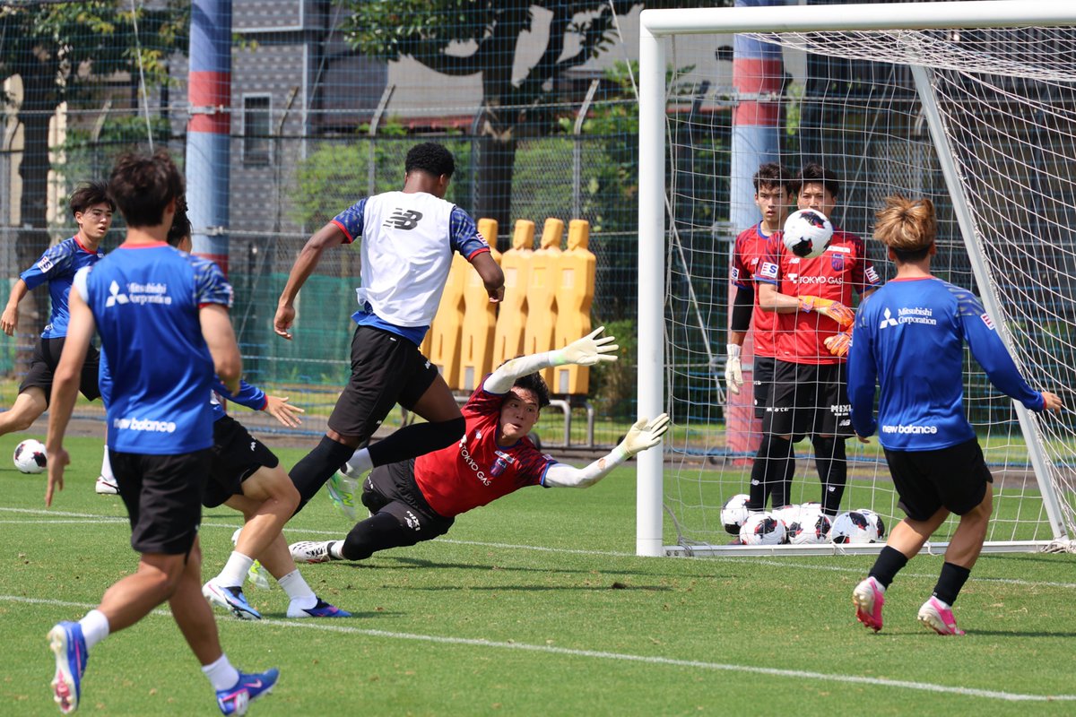 fctokyoofficial's tweet photo. 🔵TRAINING PHOTOS🔴
開幕に向けて逆算して負荷を調整しながら、それぞれがコンディションを上げていきます⤴️👍🔵🔴

#長倉幹樹 #バングーナガンデ佳史扶
#fctokyo #tokyo https://t.co/Vezllr2f4p