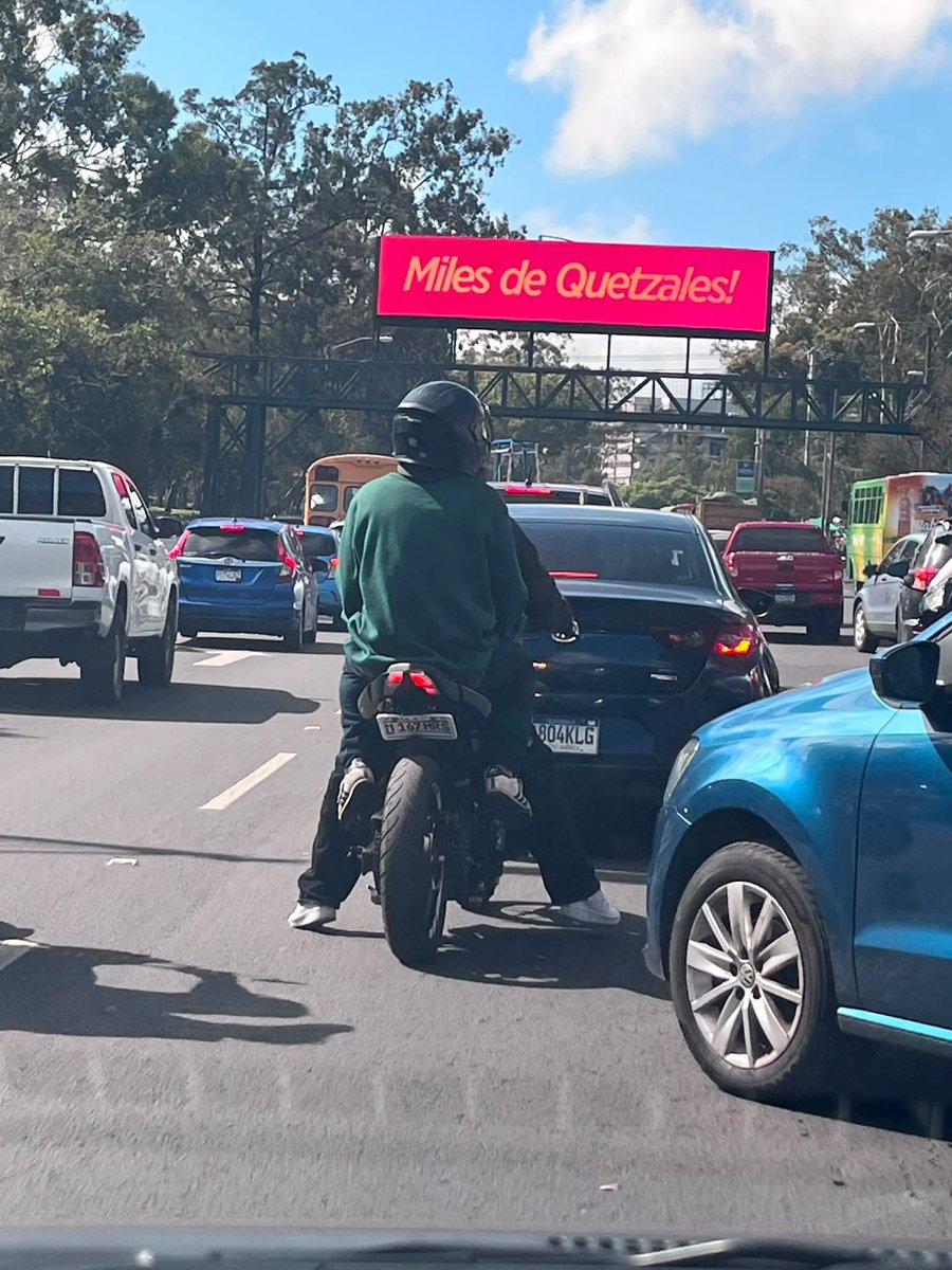 StarNewsNoti's tweet photo. 🔴 ¡IDENTIFICAN A MOTOCACOS! #CiudadDeGuatemala
Denuncian a sujetos en motocicleta implicados en un asalto armado este martes en El Trébol. Testigos reportan que dispararon contra una mujer. ¡Extrema precaución!

#StarNews
#InformaciónImprescindible https://t.co/X1pvyJxCSj