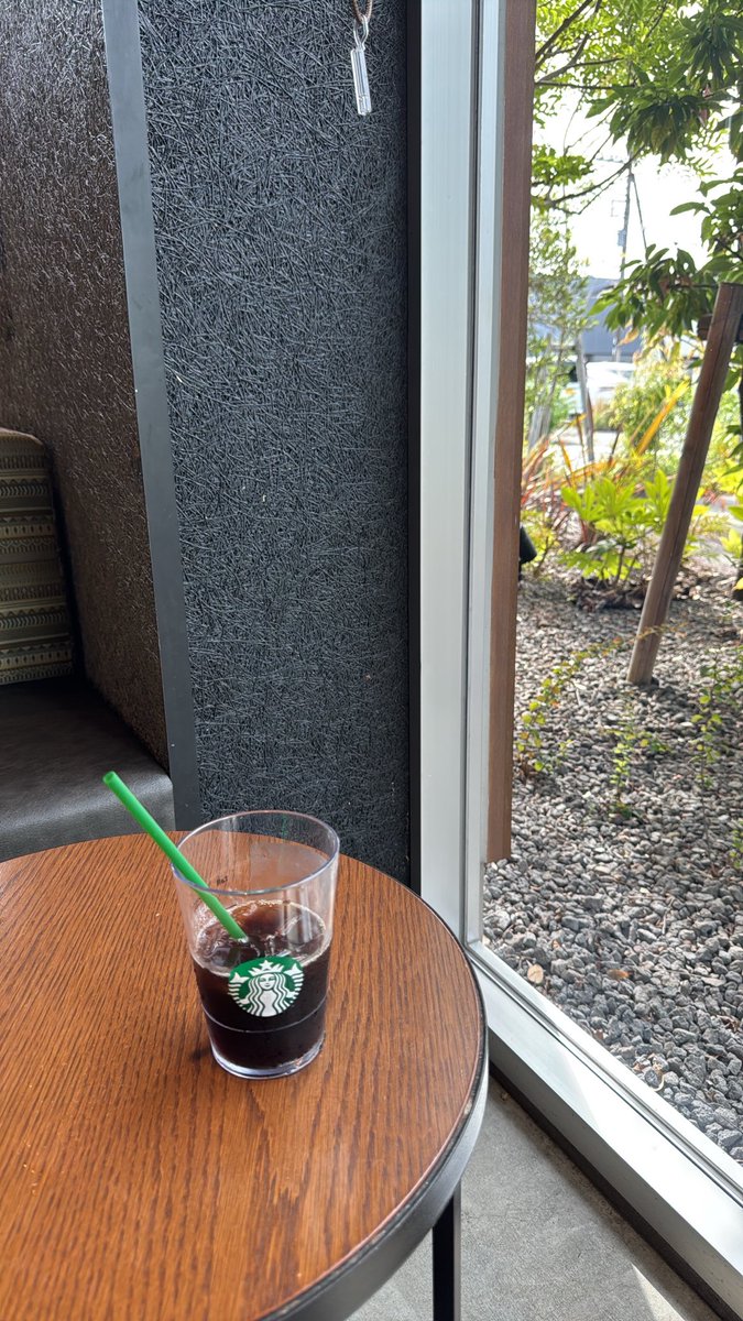bsuz74's tweet photo. 暑いのでスタバで休憩なう☕️ https://t.co/or4iyrAZ6R