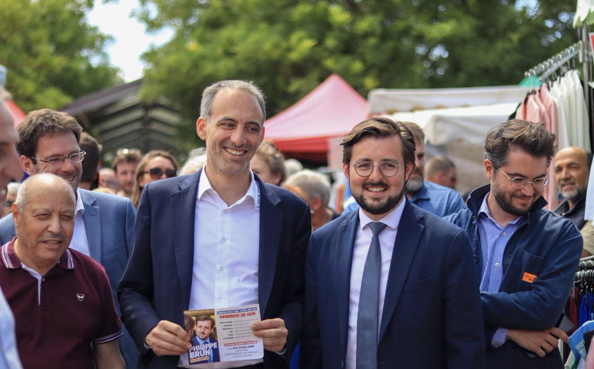 AvecPauperRN's tweet photo. Amis d’un jour pas amis toujours.

La politique peut être si cruelle. 

Bon courage à eux. https://t.co/vQMxGXsSg5