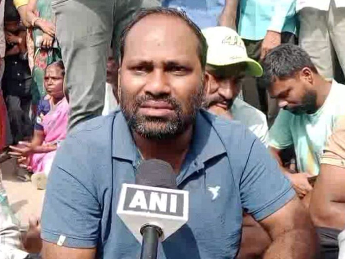 ani_digital's tweet photo. "Police negligence": Maternal uncle of minor girl killed by POCSO accused in Telangana's Rangareddy blames cops

Read @ANI Story |
https://t.co/pVYWE9MNGp

#MaternalUncle #minorgirl #POCSOCase #POCSOAccused #Telangana #Rangareddy #policenegligence https://t.co/e72ZY8rSqS