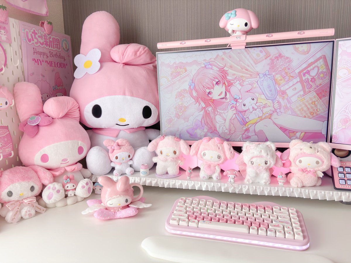 LIBERA_PINK's tweet photo. ピンクとマイメロ( ᐢ_  ̫ _ᐢ )🩷

 #desksetup  #pinksetup https://t.co/DMabW4inNE