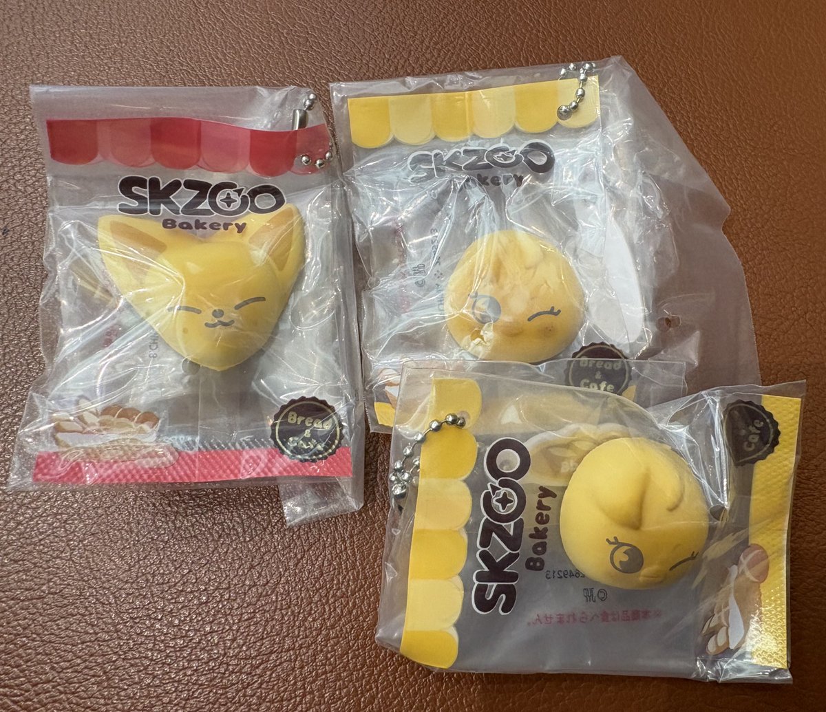 pachi_le's tweet photo. [交換]スキズ straykids SKZOO ベーカリーチャーム ガチャガチャ
[譲]🐥　フィリックス　ポガリ
　　🦊　アイエン　フォクシニー
[求]🐰　リノ　リービット
本日・明日で梅田におりますので手渡し希望。複数個の交換ありがたいです。よろしくお願いします🙇‍♀️ https://t.co/8q01YSK08X