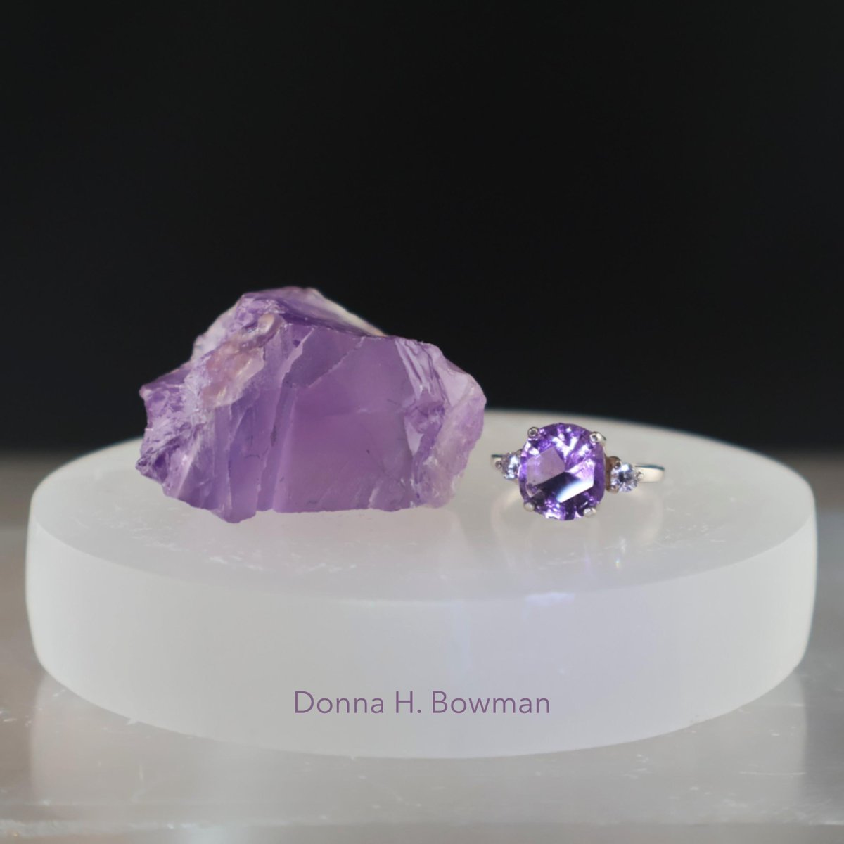 Nature_Wrapped's tweet photo. How does a rough rock become a beautiful jewel? In a quaint rock shop, just north of Dahlonega, Georgia, USA, customers could once indulge in a guided gemstone cutting. I enjoyed my first taste of this in the Mountain View Rock and Gem Shop two decades ago. Journey along with me on a behind-the-scenes fieldtrip in my blog post… https://t.co/hpyjqvNTxy