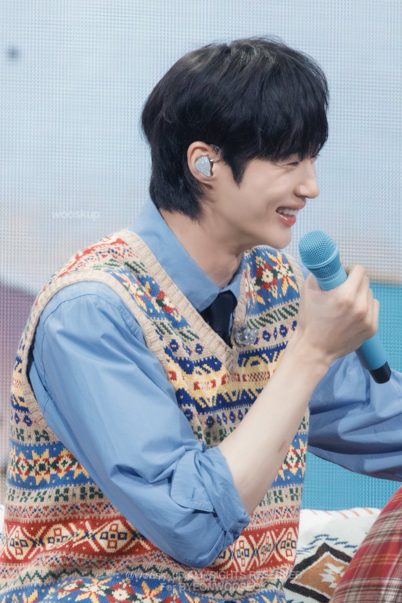 woosk_up's tweet photo. 260705 #변우석 #ByeonWooSeok

항상 널 웃게 해줄게에ㅔ 🎤(*ᴗ₄ᴗ)⁾⁾♬*•*¨*•.¸¸♬ https://t.co/lHk6gHBm9w