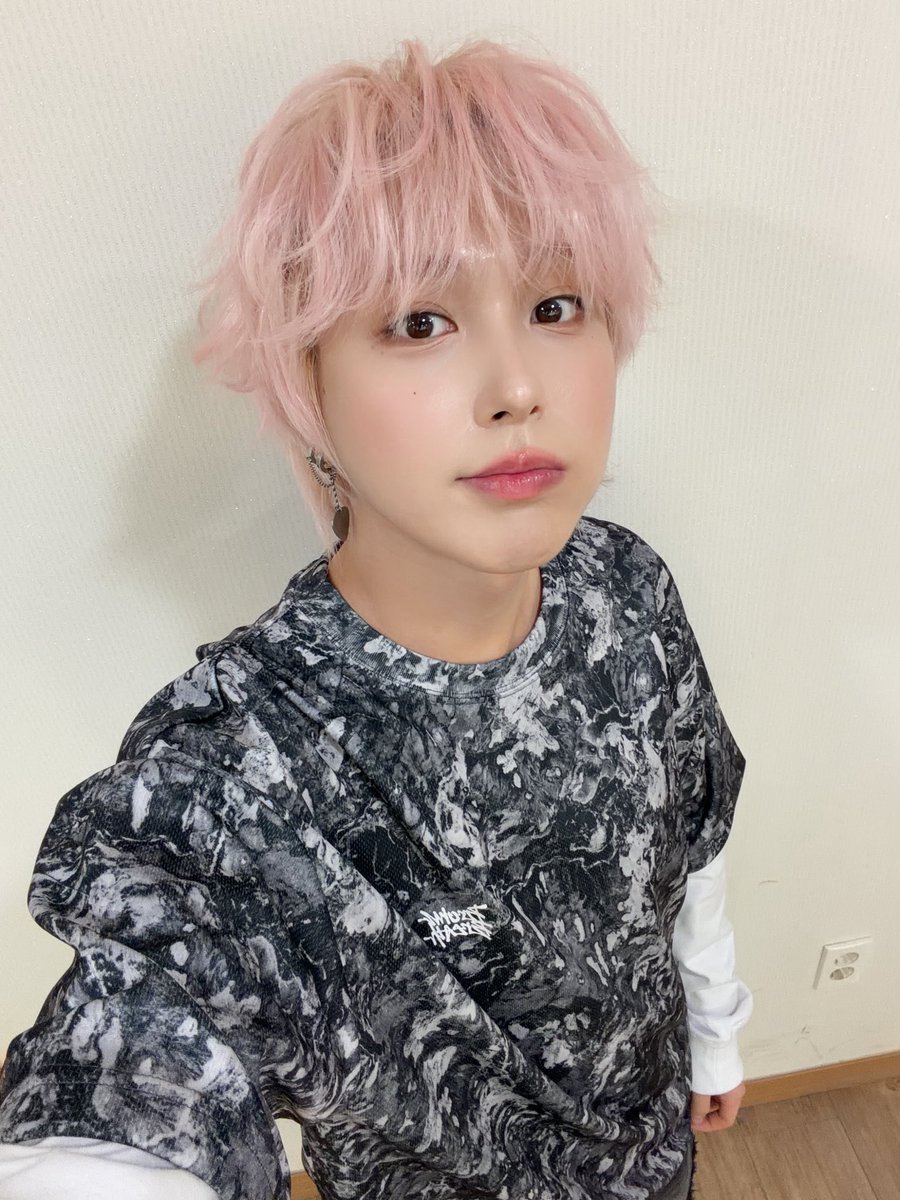dubu00_we's tweet photo. 내 말랑아기복숭아야ㅏㅏㅏㅏㅏ🍑 https://t.co/dg7Ntuj3Oc